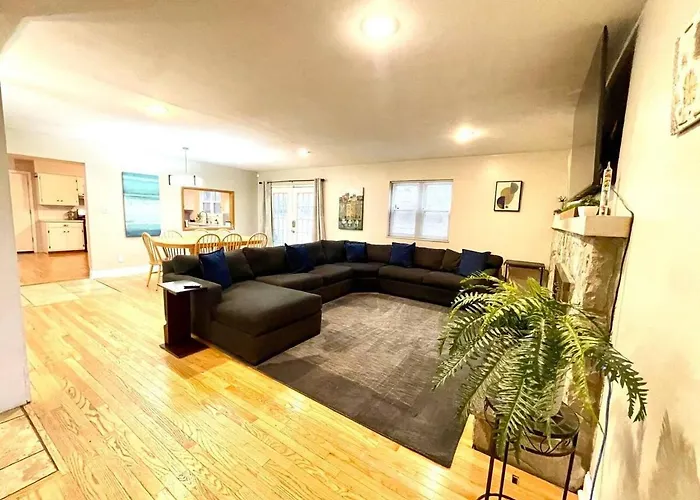 Large Private Ranch - Master Bedroom With King Bed And Private Bathroom - Fenced Yard - Pets & Kids Welcome - Pool Table
