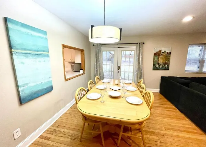 Holiday home Large Private Ranch - Master Bedroom With King Bed And Private Bathroom - Fenced Yard - Pets & Kids Welcome - Pool Table