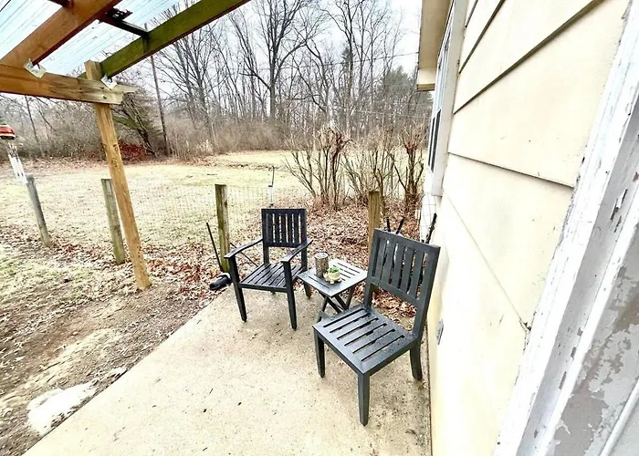 Large Private Ranch - Master Bedroom With King Bed And Private Bathroom - Fenced Yard - Pets & Kids Welcome - Pool Table *