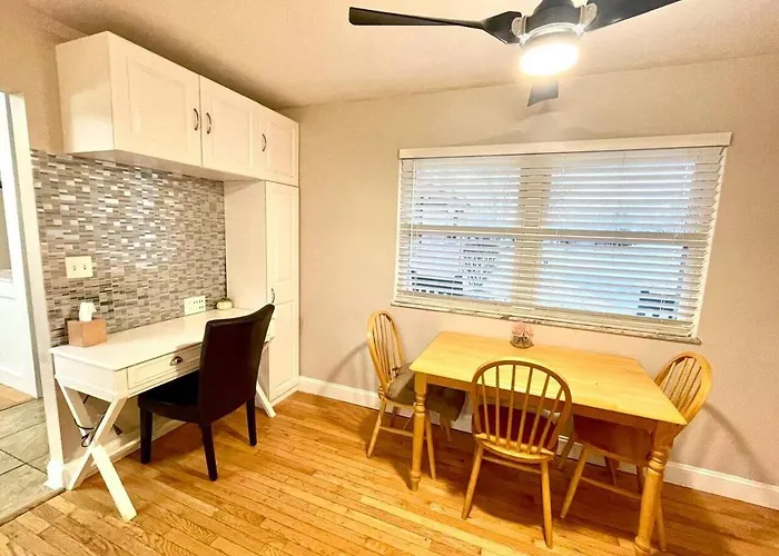 Large Private Ranch - Master Bedroom With King Bed And Private Bathroom - Fenced Yard - Pets & Kids Welcome - Pool Table *