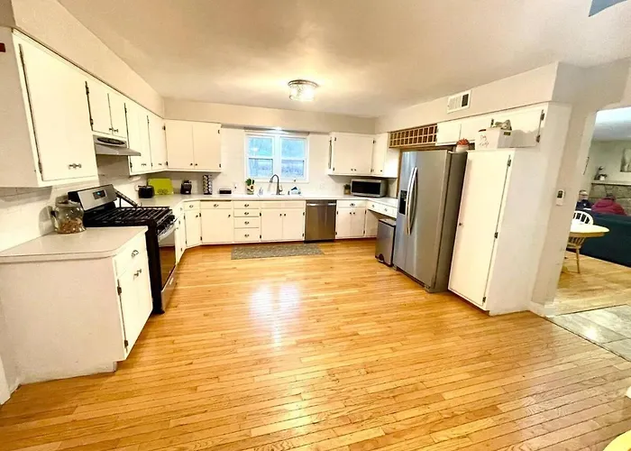 Holiday home Large Private Ranch - Master Bedroom With King Bed And Private Bathroom - Fenced Yard - Pets & Kids Welcome - Pool Table *
