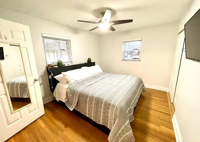 Large Private Ranch - Master Bedroom With King Bed And Private Bathroom - Fenced Yard - Pets & Kids Welcome - Pool Table