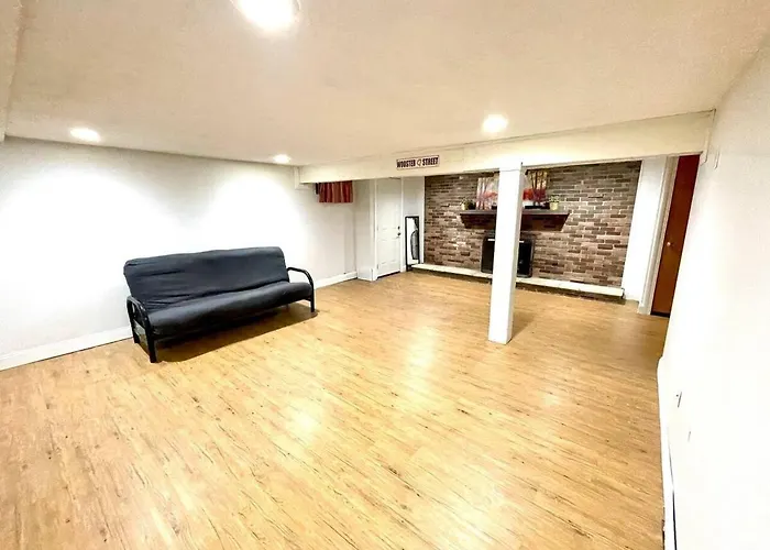 Holiday home Large Private Ranch - Master Bedroom With King Bed And Private Bathroom - Fenced Yard - Pets & Kids Welcome - Pool Table